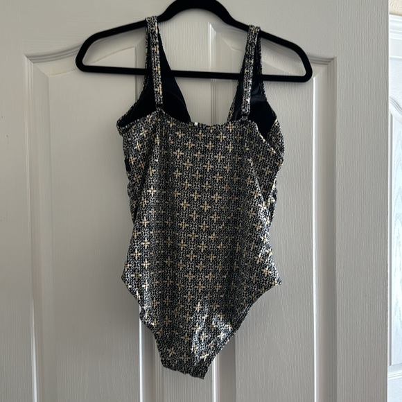 Nip tuck swimsuit - Picture 2 of 2